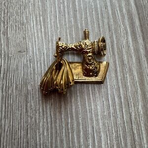 Vintage signed 1928 Company logo Sewing machine brooch